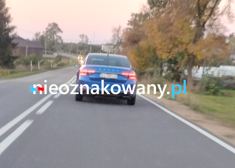 Nieoznakowany radiowóz Skoda Superb — Łomża